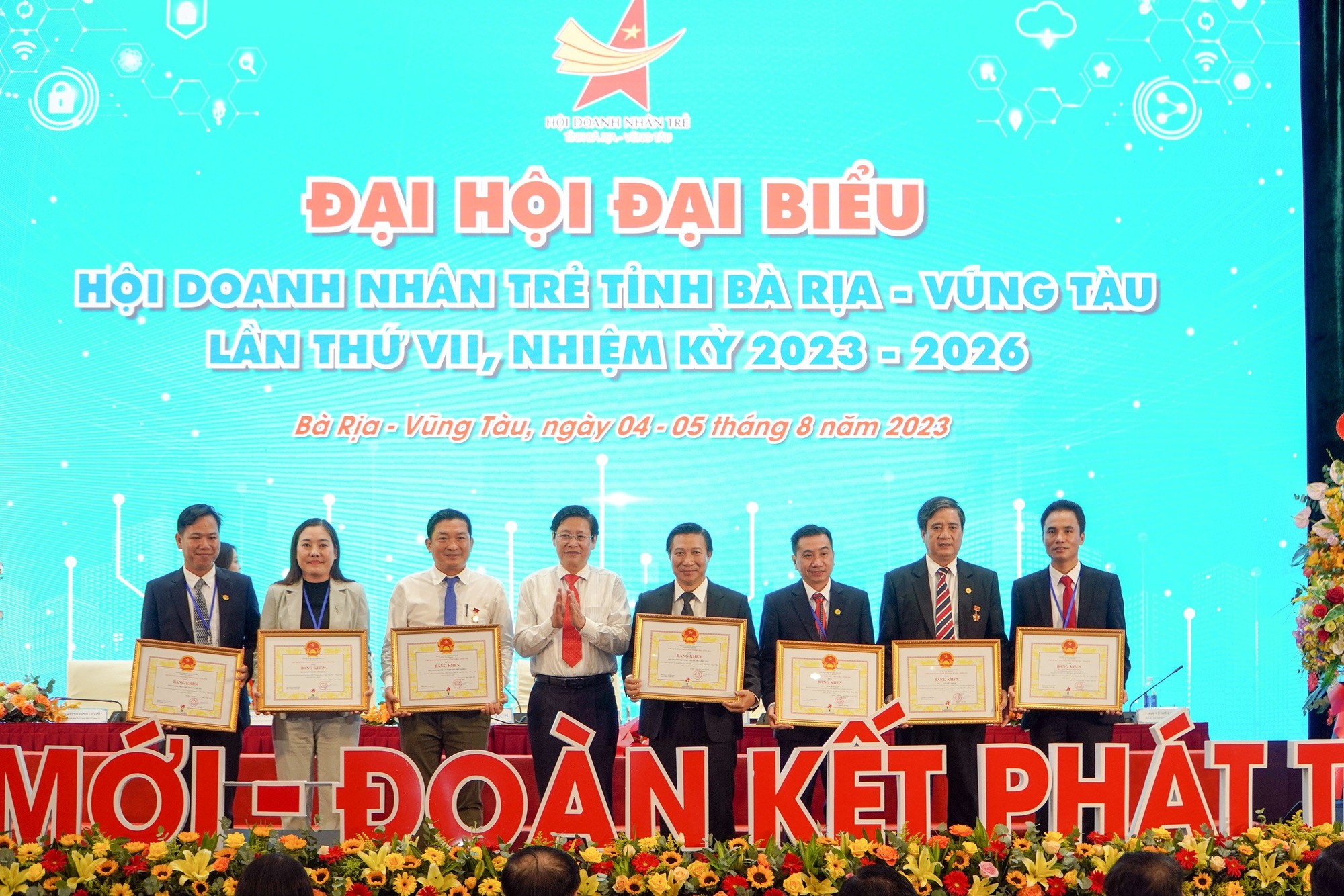 &Ocirc;ng L&ecirc; Đ&igrave;nh Thắng t&aacute;i đắc cử Chủ tịch Hội Doanh nh&acirc;n trẻ tỉnh BR-VT - Ảnh 2.