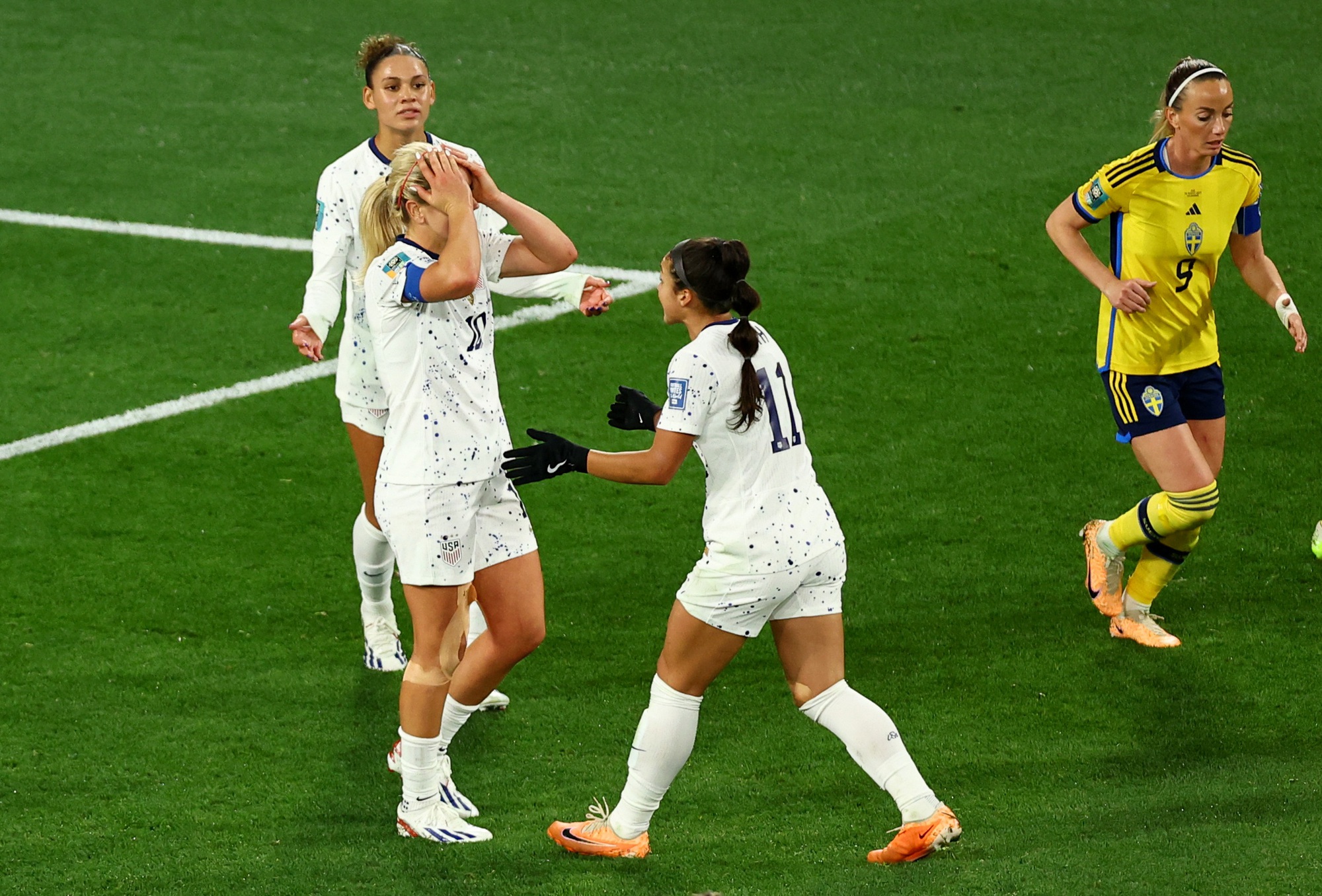 World Cup nữ 2023: Thua đau Thụy Điển ở loạt 11 m, Mỹ th&agrave;nh cựu v&ocirc; địch - Ảnh 3.