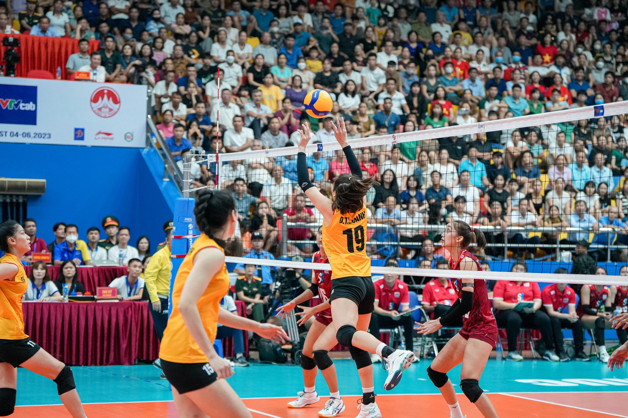 Lật đổ Thái Lan bất thành, tuyển nữ Việt Nam nhận ngôi á quân SEA V-League