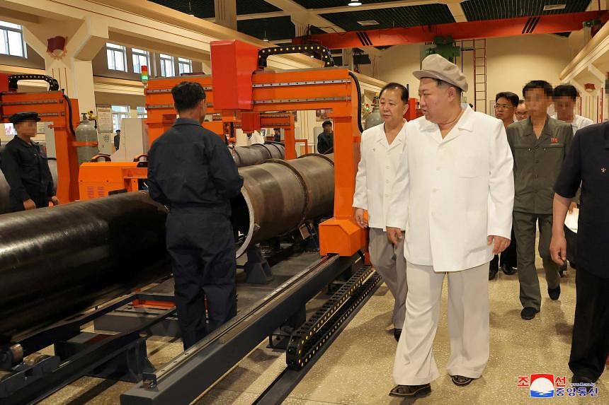 Ông Kim Jong-un thị sát loạt nhà máy vũ khí, nêu yêu cầu đặc biệt