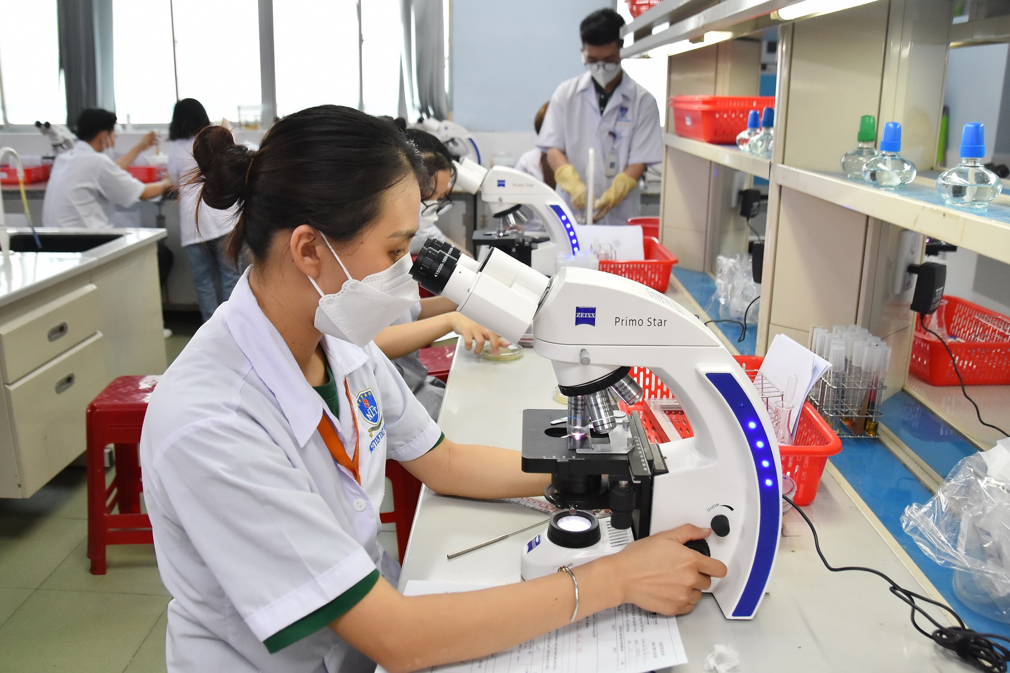 TP HCM sắp tuyển c&ocirc;ng chức, vi&ecirc;n chức từ sinh vi&ecirc;n xuất sắc