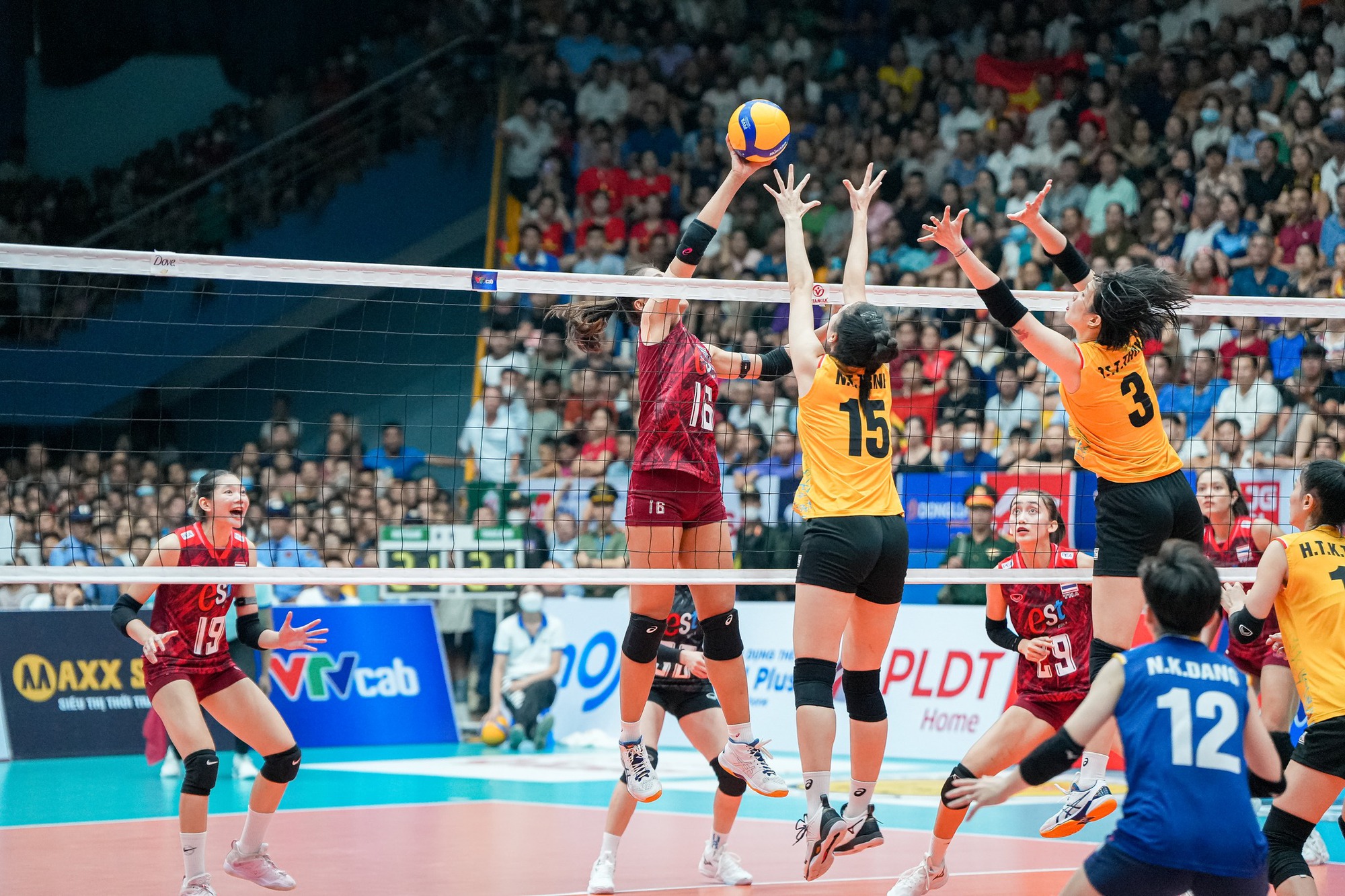 Lật đổ Thái Lan bất thành, tuyển nữ Việt Nam nhận ngôi á quân SEA V-League - Ảnh 1.