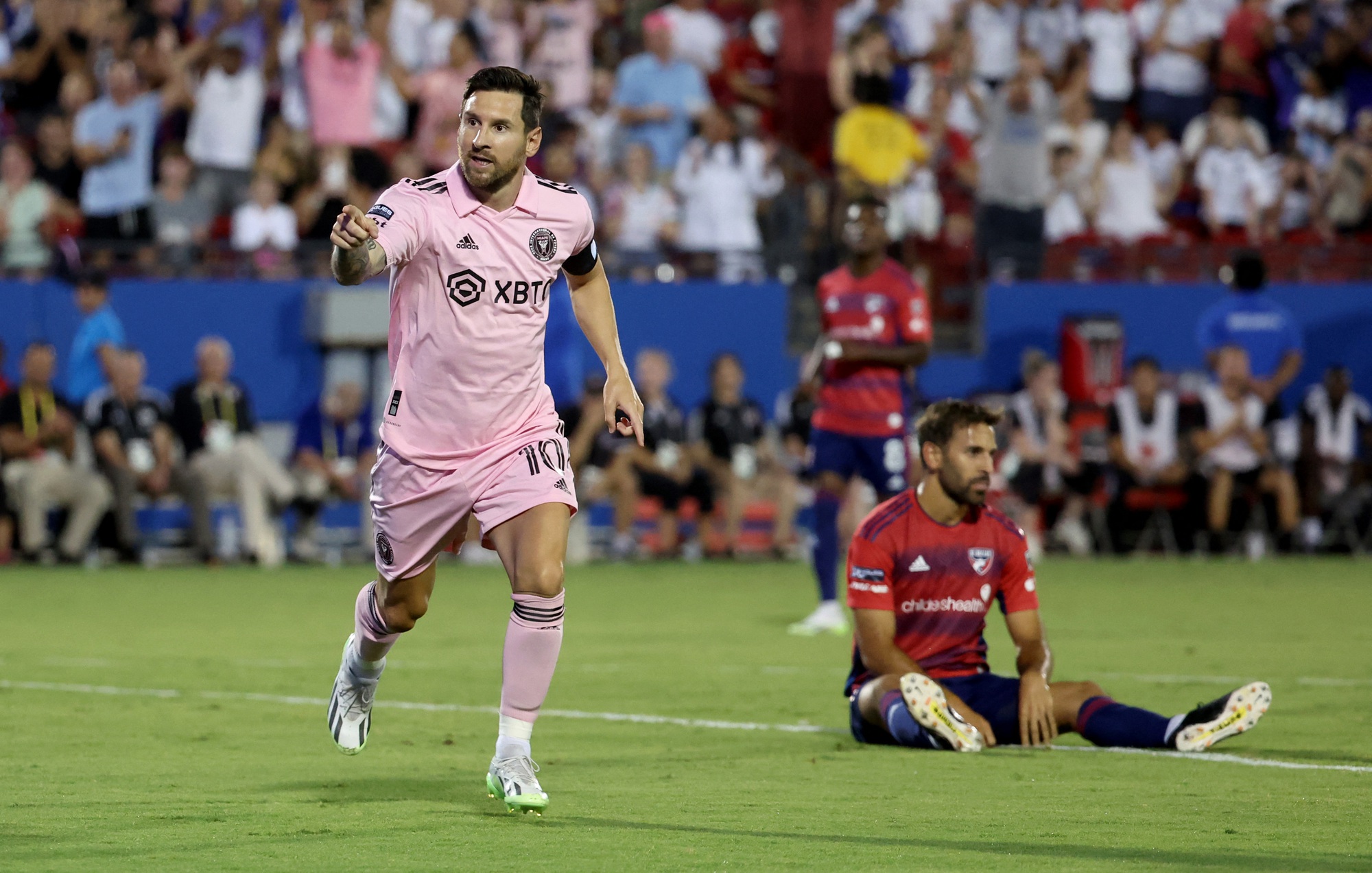 Messi lập siêu phẩm, Inter Miami ngược dòng thắng ở loạt 11 m - Ảnh 2.