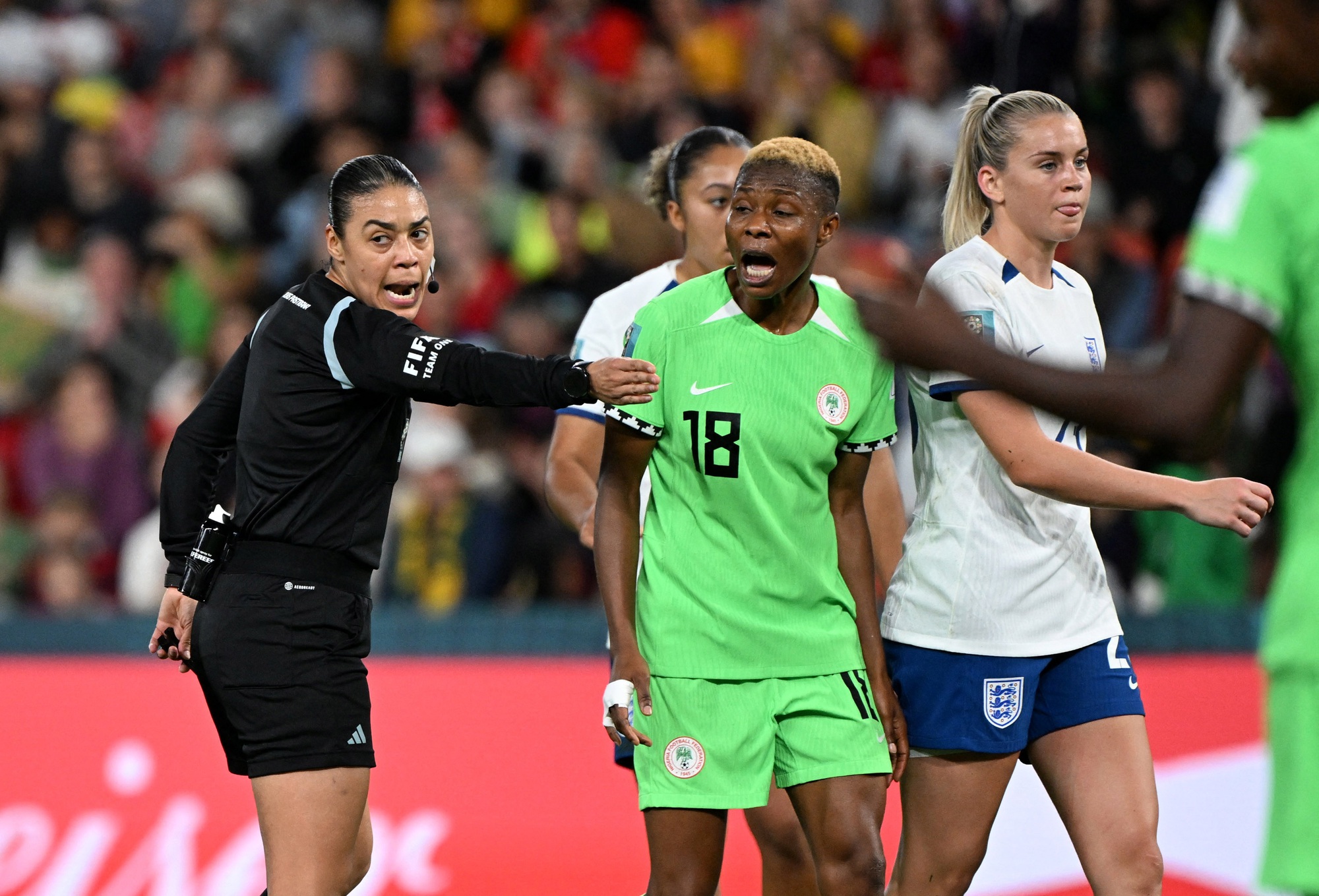 World Cup nữ 2023: Thiếu người, đội Anh thắng nhọc  Nigeria tr&ecirc;n chấm 11 m - Ảnh 4.