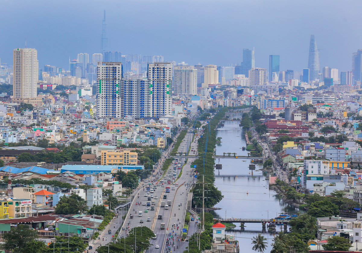 Sức bật cho hạ tầng giao thông TP HCM: Gian nan chuyện vốn