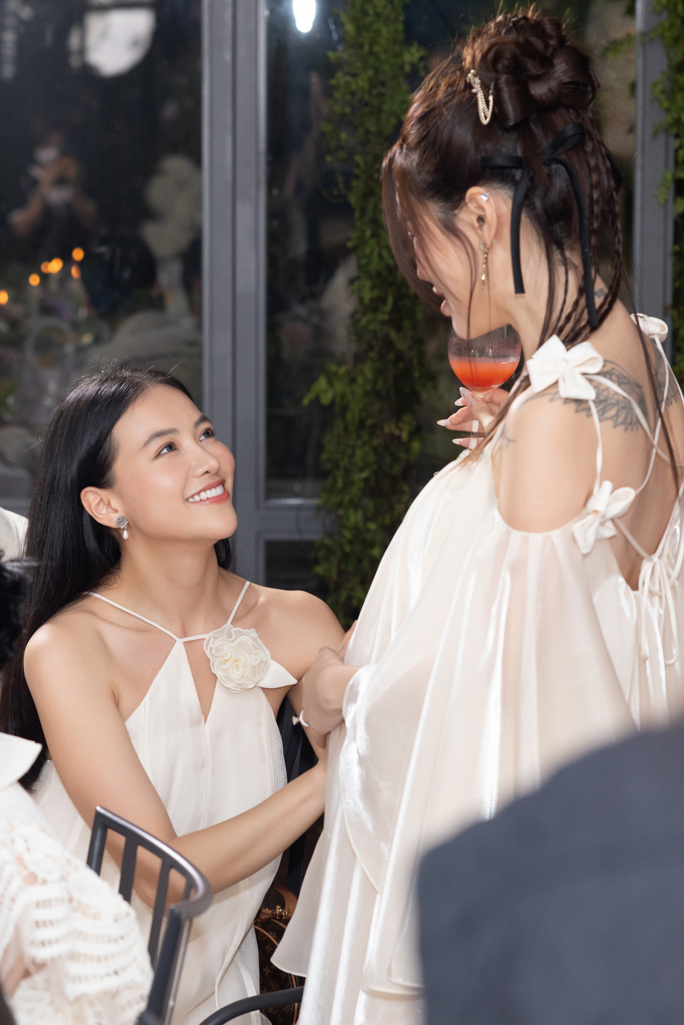 Mẹ bầu Lucie Nguyễn chịu chơi nhất S&agrave;i Th&agrave;nh với tiệc bầu đẳng cấp - Ảnh 6.