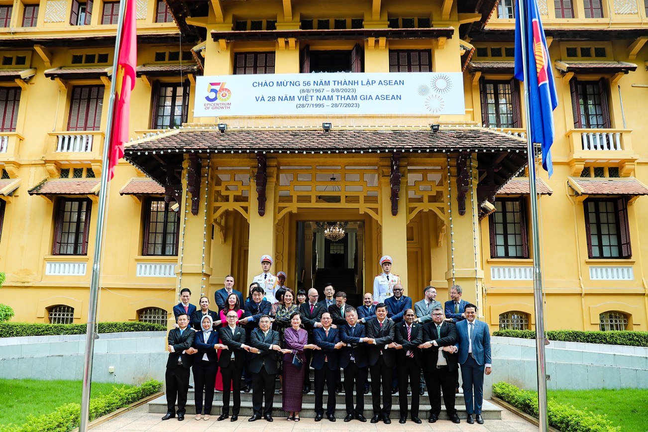 Trang trọng lễ Thượng cờ ASEAN tại H&agrave; Nội - Ảnh 12.