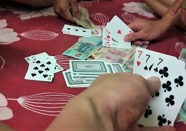 4 c&aacute;n bộ Sở VH-TT-DL Th&aacute;i B&igrave;nh bị bắt quả tang đ&aacute;nh bạc tại Đắk Lắk