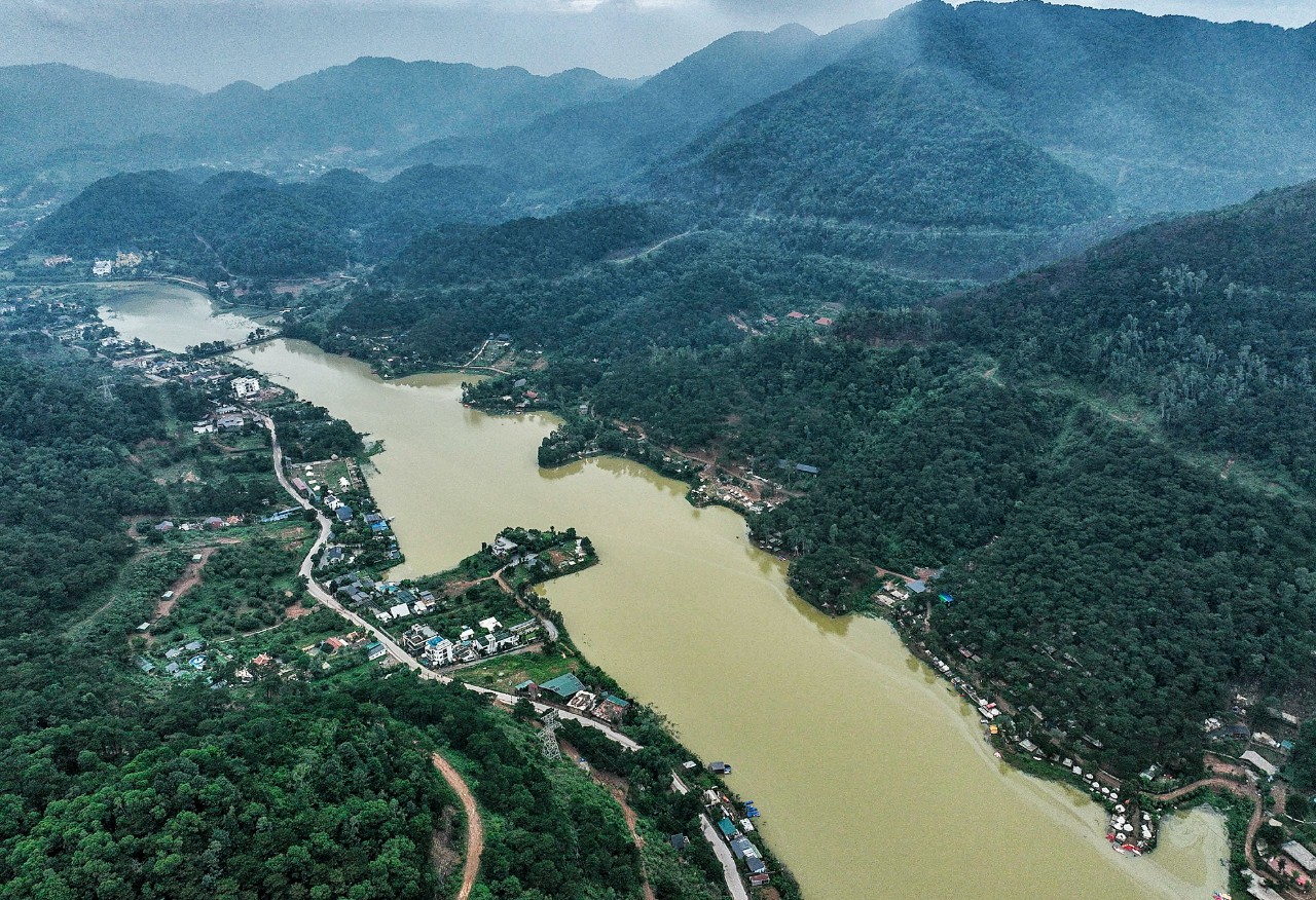 H&agrave;ng trăm c&ocirc;ng tr&igrave;nh xẻ thịt đất rừng S&oacute;c Sơn, huyện n&oacute;i do x&atilde; giấu vi phạm - Ảnh 2.