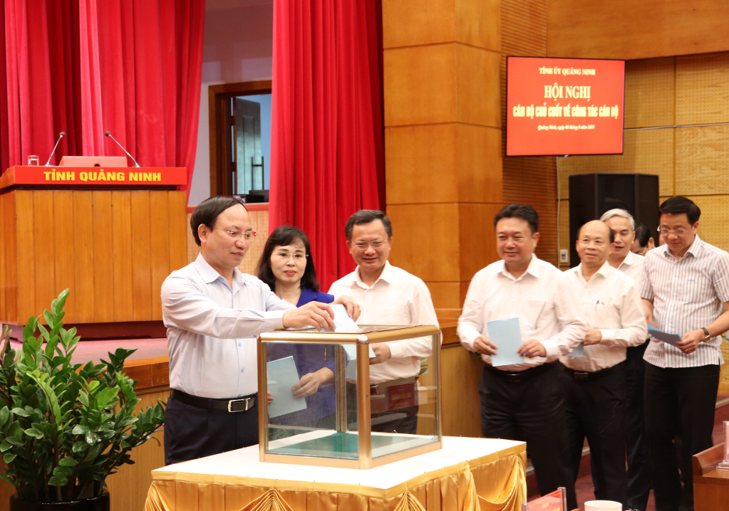 Tỉnh ủy Quảng Ninh giới thiệu nh&acirc;n sự quy hoạch Ủy vi&ecirc;n Trung ương - Ảnh 1.