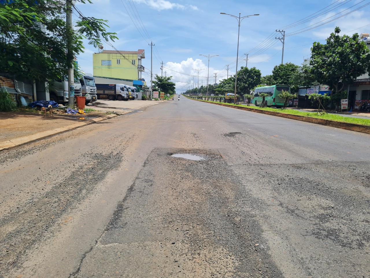 Vừa chi 9 tỉ đồng sửa chữa, đường tr&aacute;nh T&acirc;y TP Bu&ocirc;n Ma Thuột lại hư hỏng - Ảnh 2.
