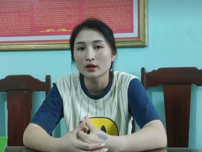 Đi đám cưới bạn thân, cô gái xinh đẹp vào phòng cưới trộm 8 chỉ vàng