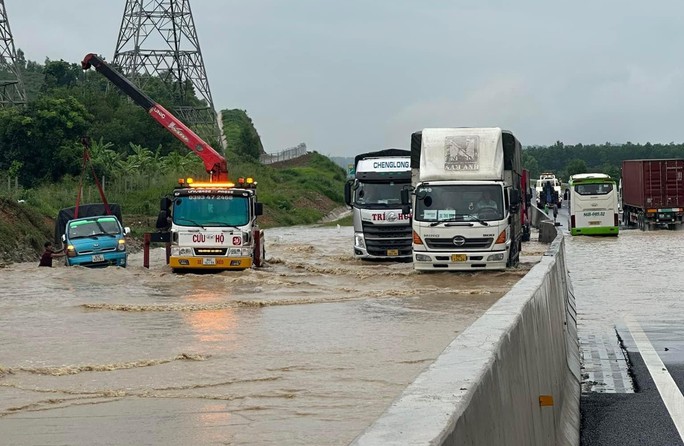 Bộ GTVT công bố nguyên nhân gây ngập cao tốc Dầu Giây - Phan Thiết