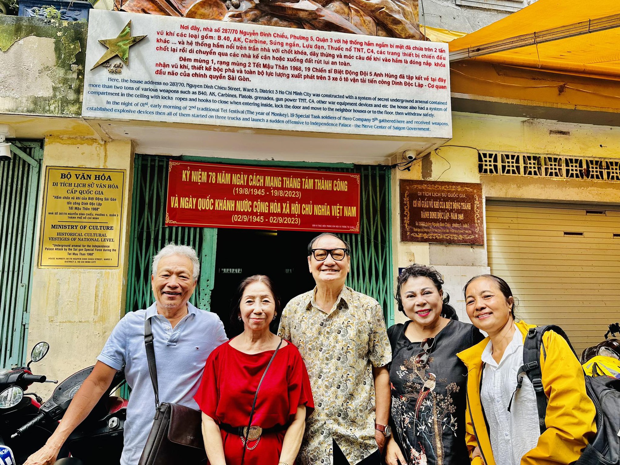 Tác giả sân khấu TP HCM tham quan nhà truyền thống "Biệt động Sài Gòn"