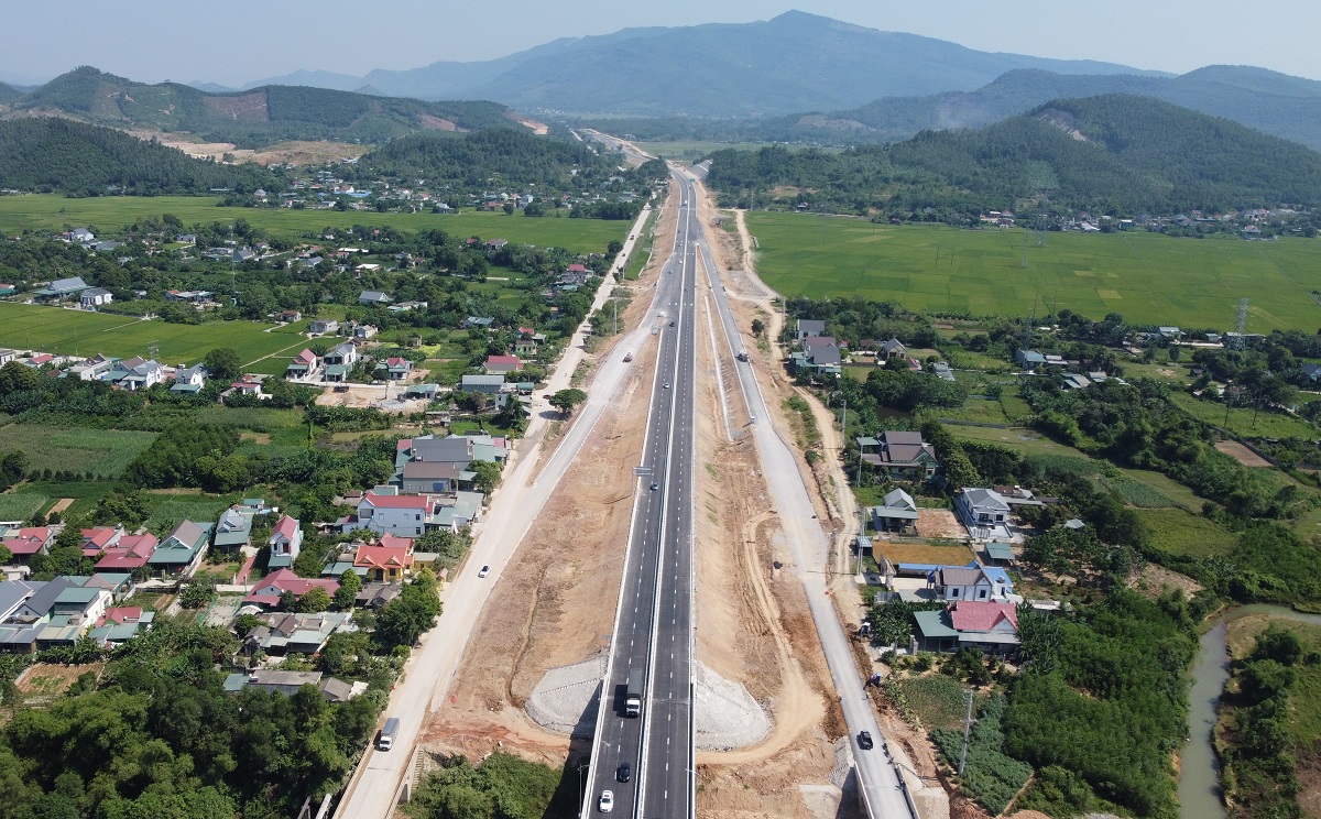 CLIP: Bất ngờ hình ảnh ngày đầu thông xe cao tốc Quốc lộ 45 - Nghi Sơn - Ảnh 16.