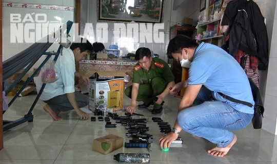 CLIP: Phát hiện kho "hàng nóng” tại nhà bà Huỳnh Thị Đèo