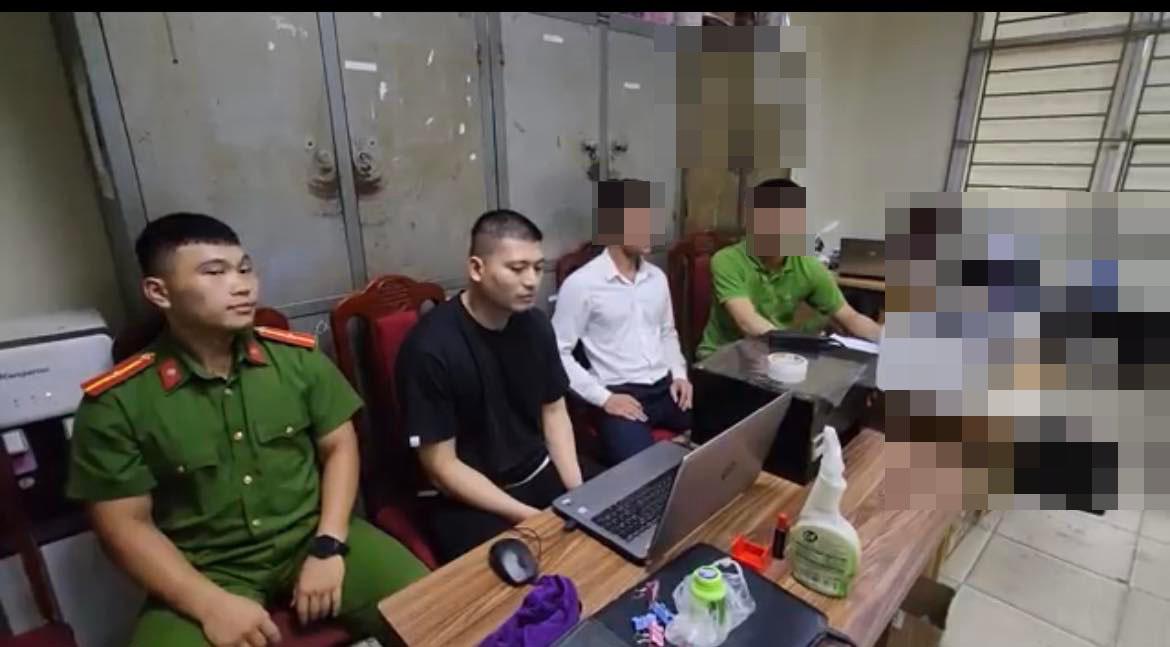 Khởi tố một nhân viên ngân hàng