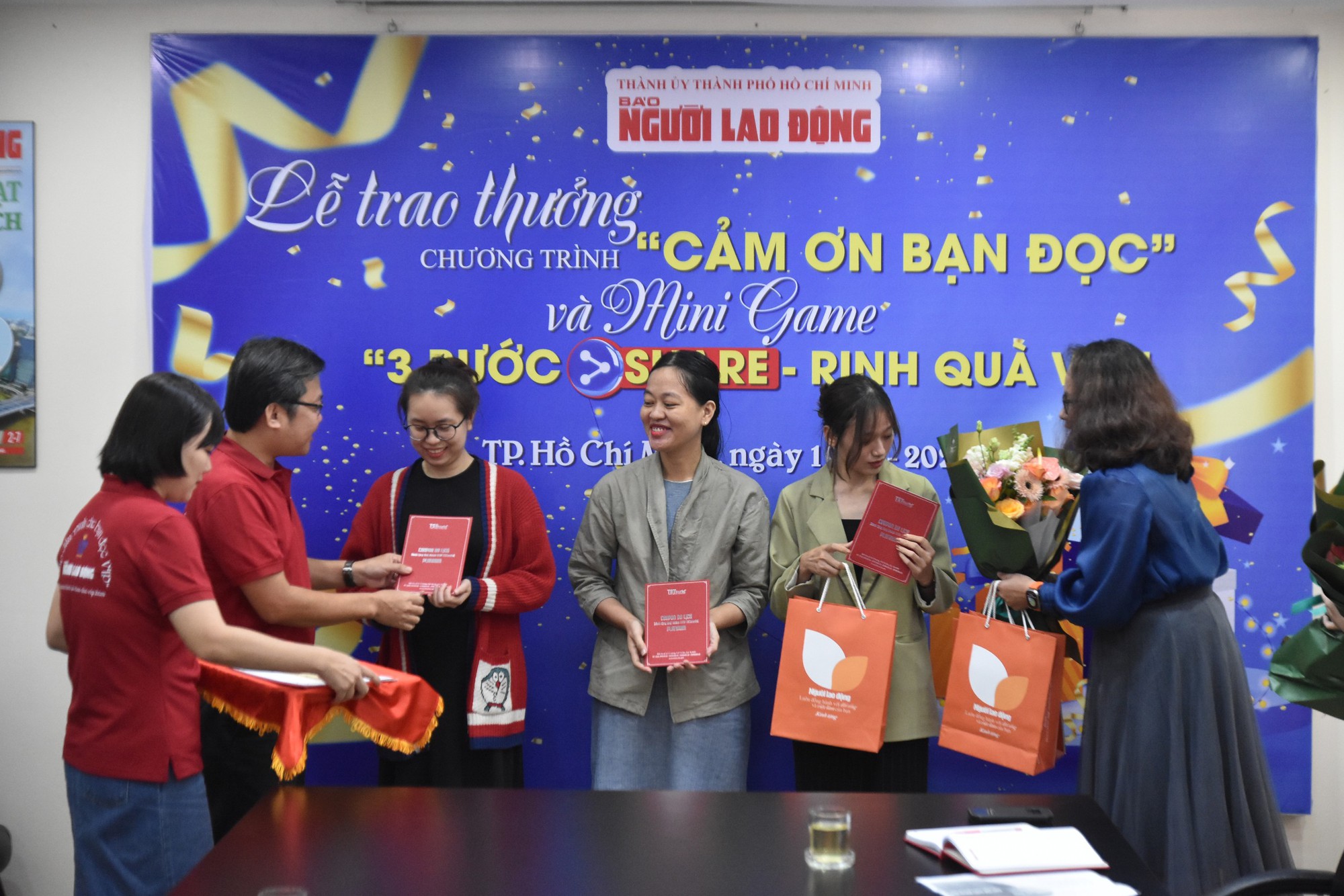 B&aacute;o Người Lao Động trao thưởng, tri &acirc;n bạn đọc VIP  - Ảnh 6.