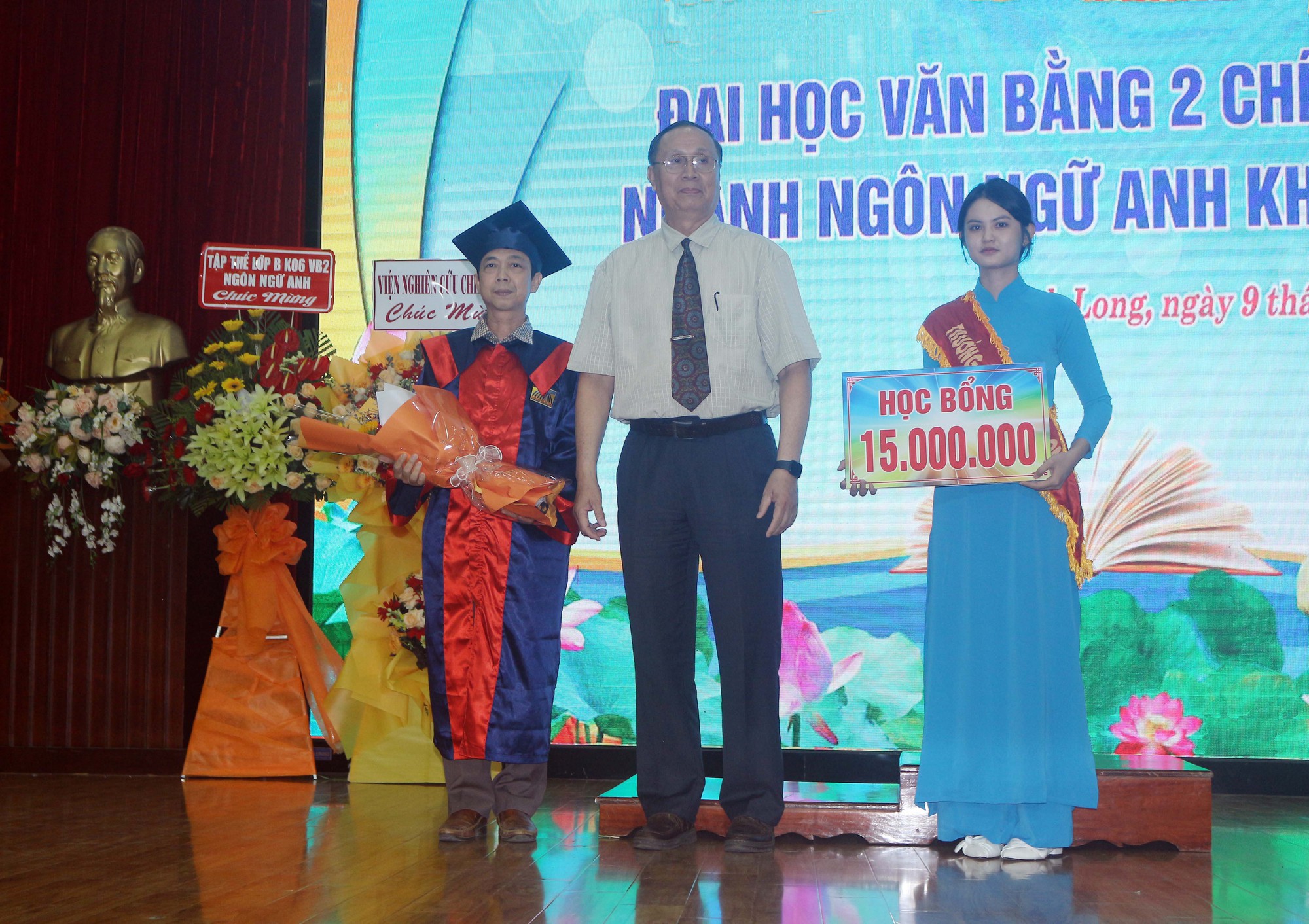 Trường ĐH Cửu Long trao bằng tốt nghiệp cho hơn 400 cử nh&acirc;n ng&agrave;nh Ng&ocirc;n ngữ Anh - Ảnh 6.