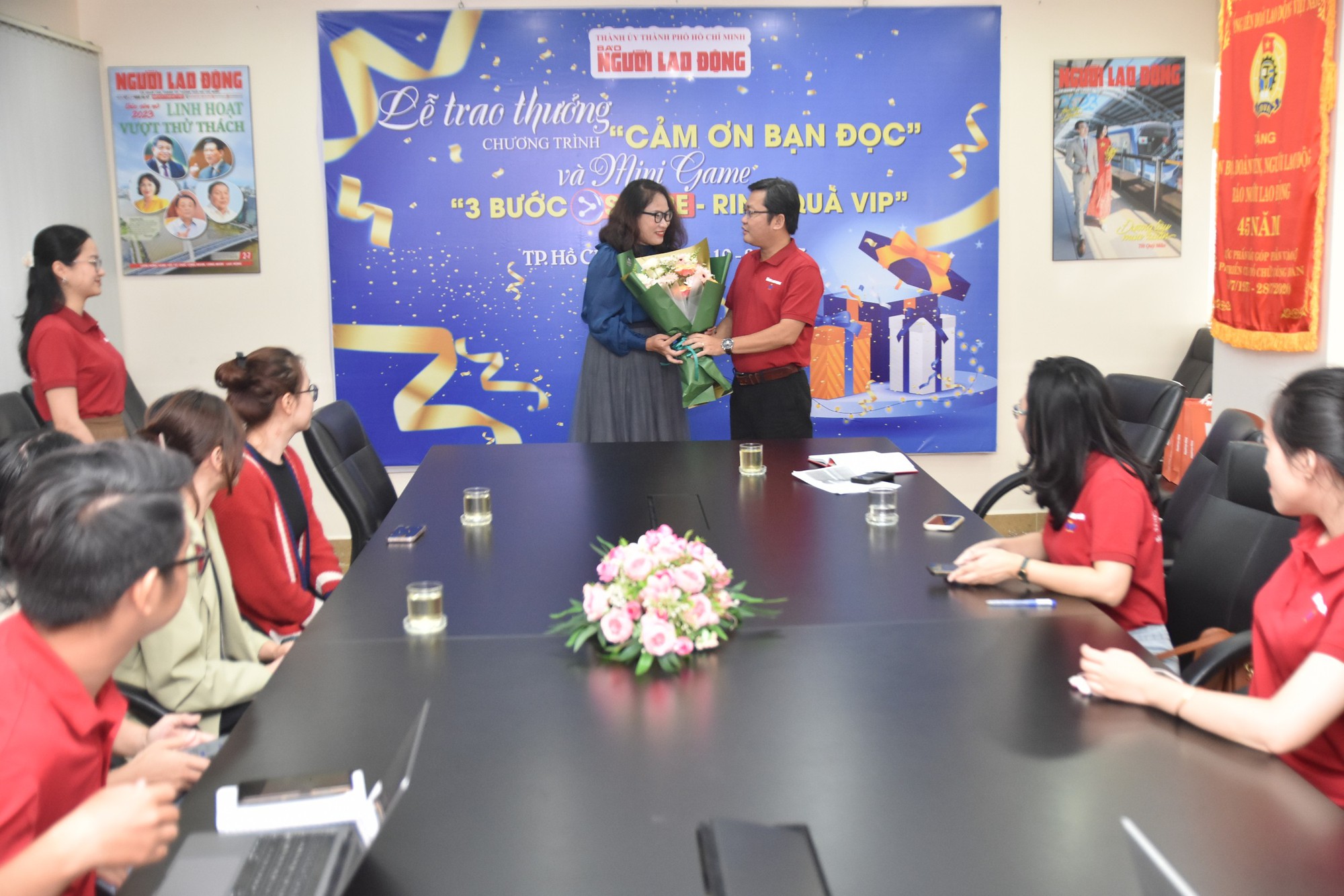 B&aacute;o Người Lao Động trao thưởng, tri &acirc;n bạn đọc VIP  - Ảnh 2.