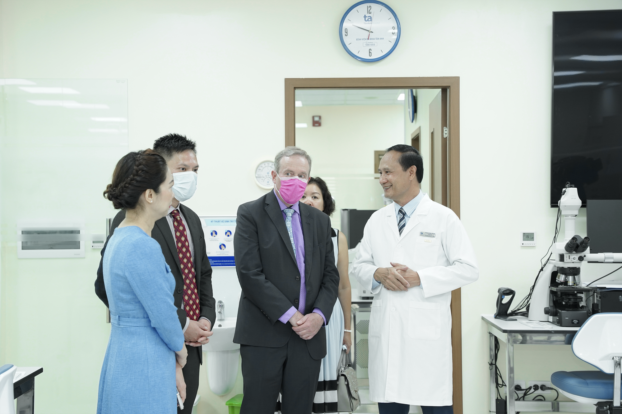 Hợp tác nghiên cứu y sinh học, phát minh thuốc, ứng dụng AI trong y tế giữa Việt Nam và Mỹ