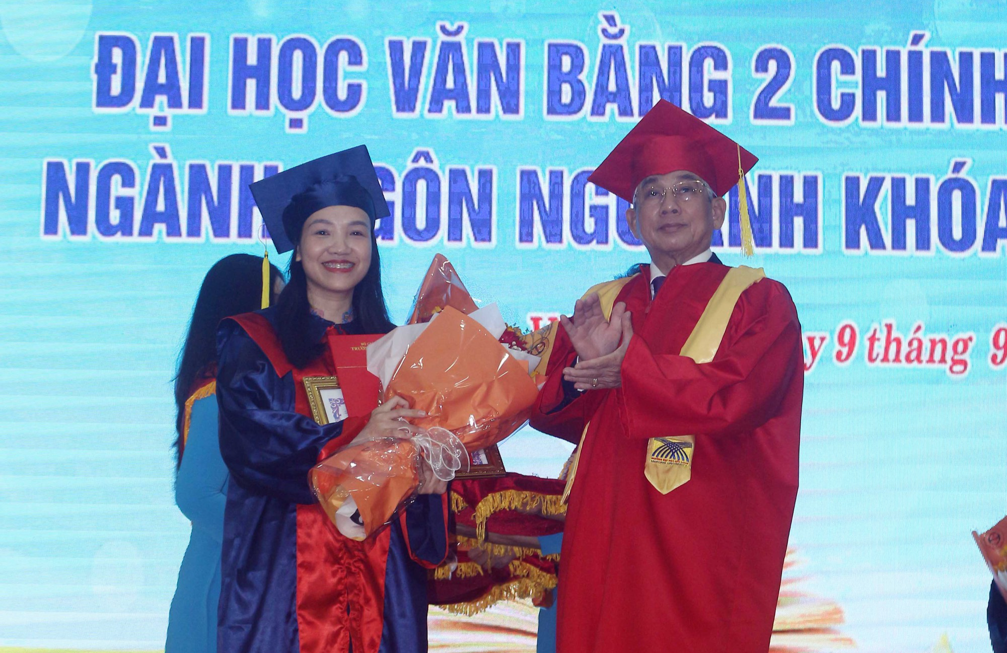 Trường ĐH Cửu Long trao bằng tốt nghiệp cho hơn 400 cử nhân ngành Ngôn ngữ Anh