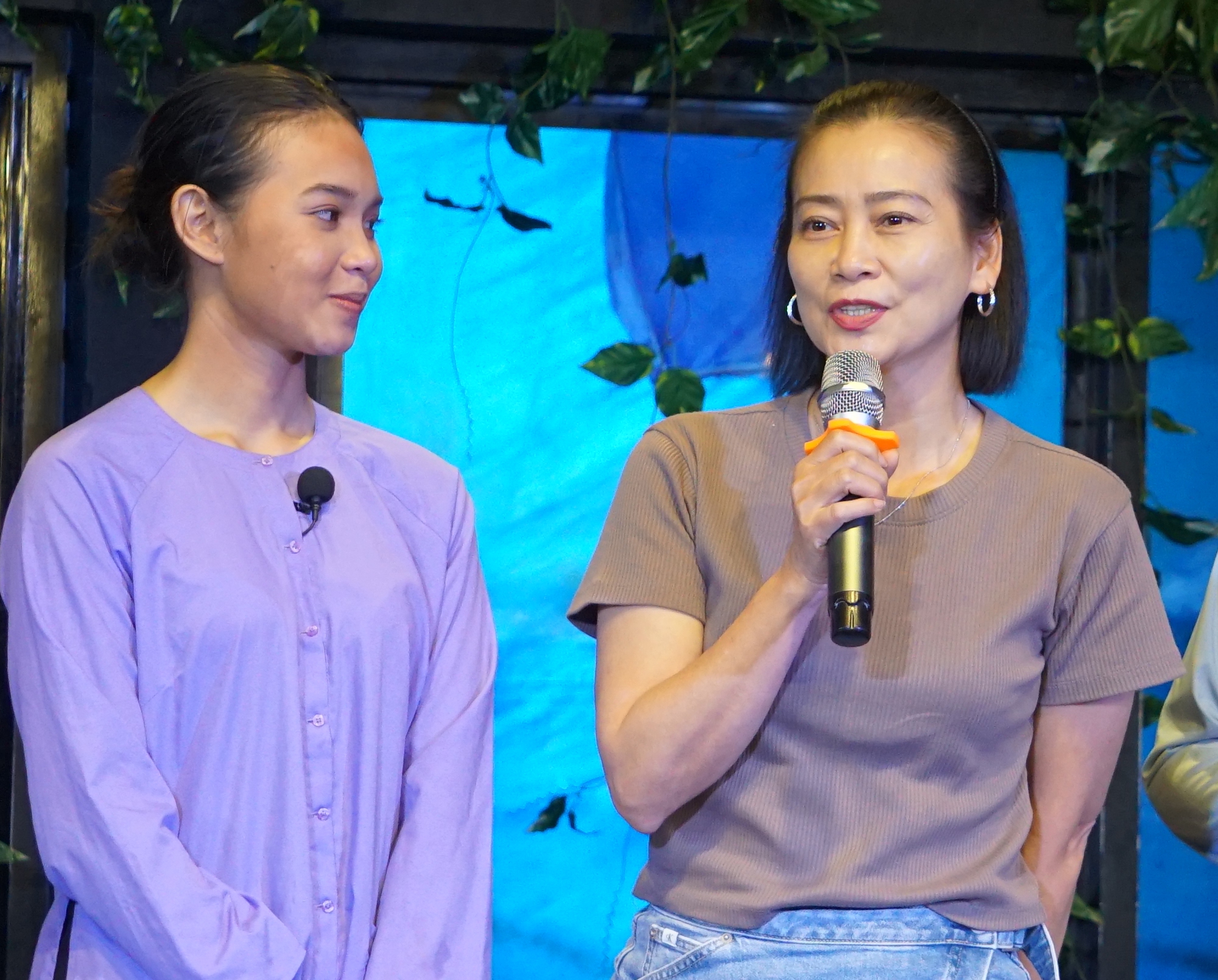 Quốc Thảo, Tuyết Thu x&uacute;c động trước nỗ lực của học tr&ograve; với vở Chờ - Ảnh 2.