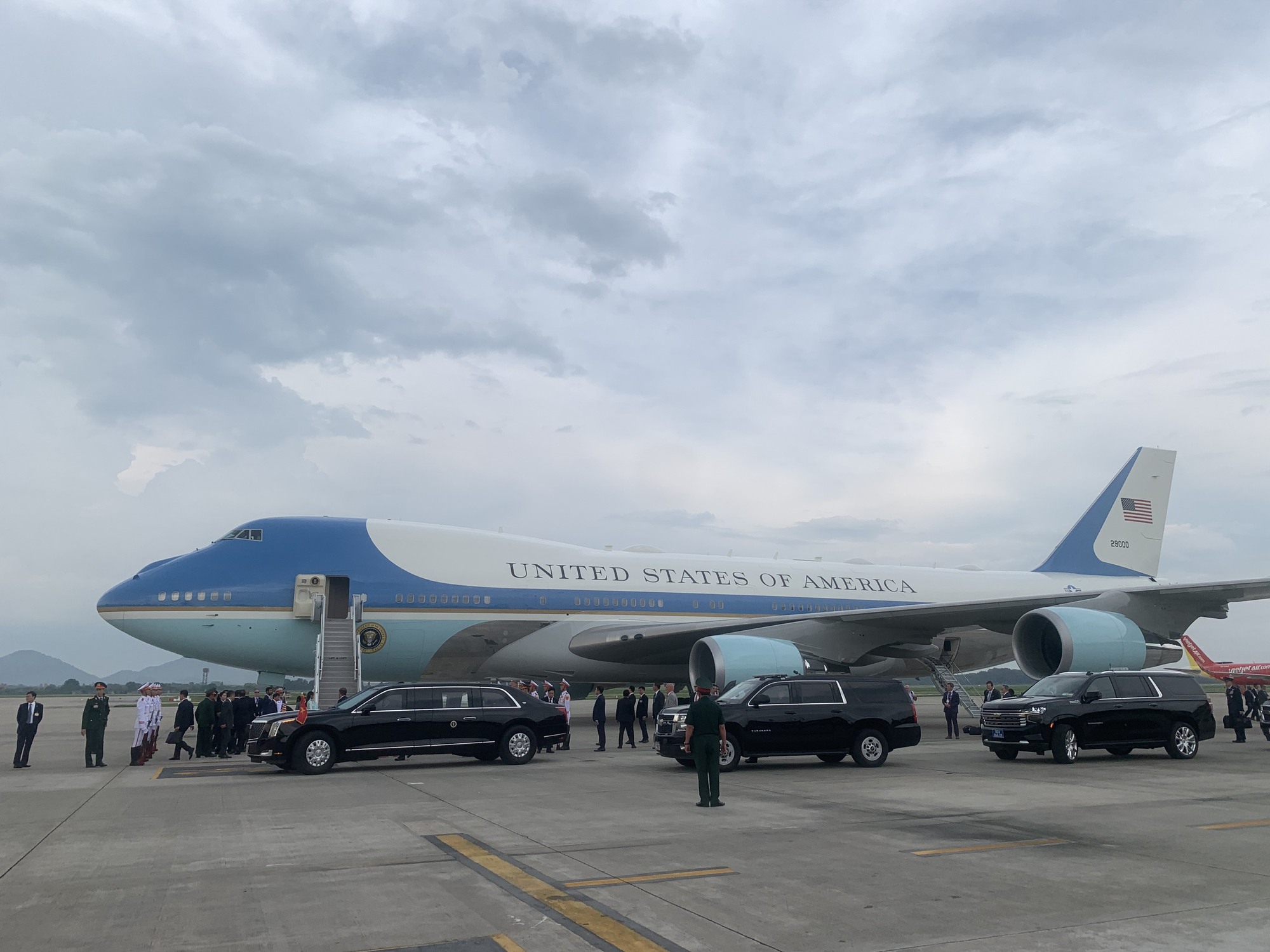 Tổng thống Mỹ Joe Biden đến Nội B&agrave;i, thăm cấp Nh&agrave; nước tới Việt Nam - Ảnh 3.