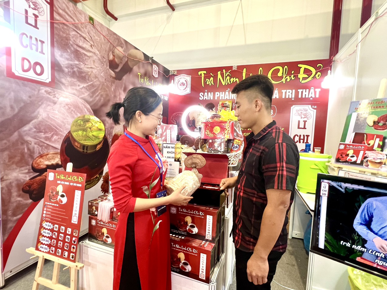 Thống đốc tỉnh Yamaguchi giới thiệu đặc sản tại Hội chợ  v&ugrave;ng Đ&ocirc;ng Nam Bộ - Ảnh 7.