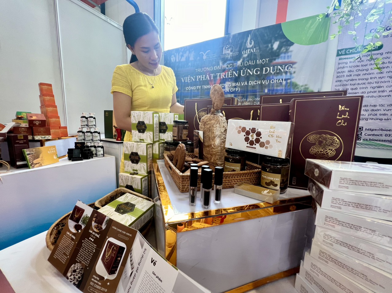 Thống đốc tỉnh Yamaguchi giới thiệu đặc sản tại Hội chợ  v&ugrave;ng Đ&ocirc;ng Nam Bộ - Ảnh 5.
