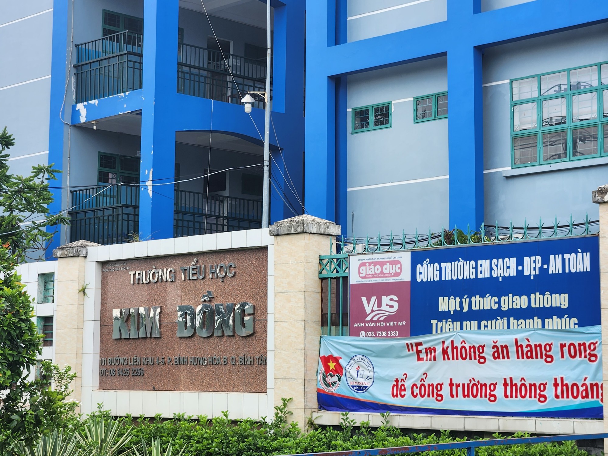 TP HCM: Để xảy ra nhiều sai phạm, một hiệu trưởng bị kỷ luật khiển trách - Ảnh 1.