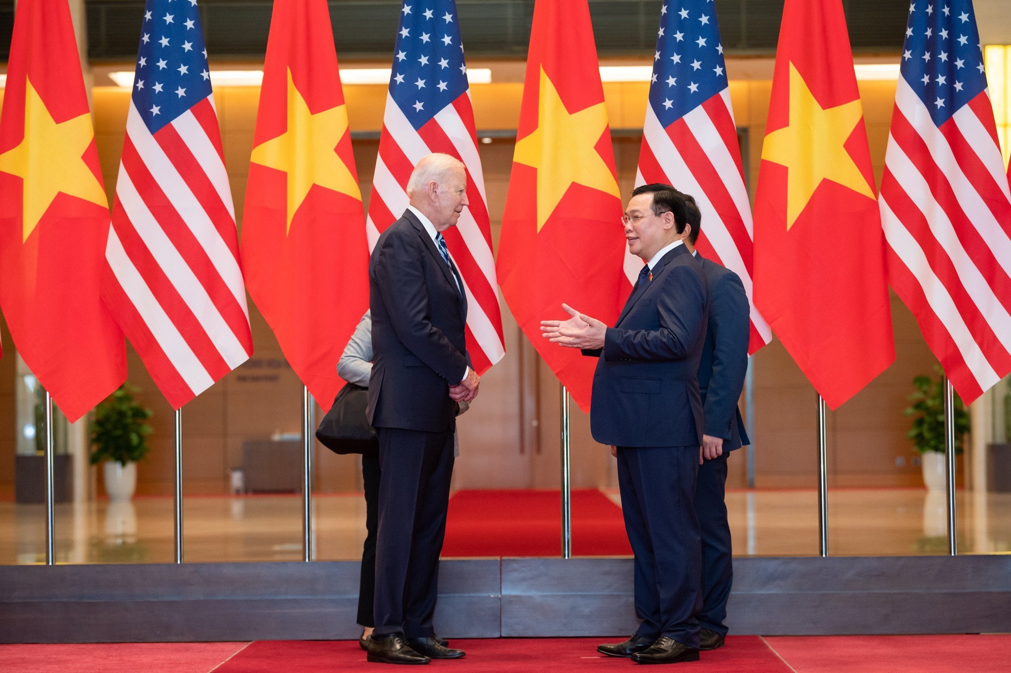 Chủ tịch Quốc hội Vương Đ&igrave;nh Huệ hội kiến Tổng thống Joe Biden - Ảnh 3.