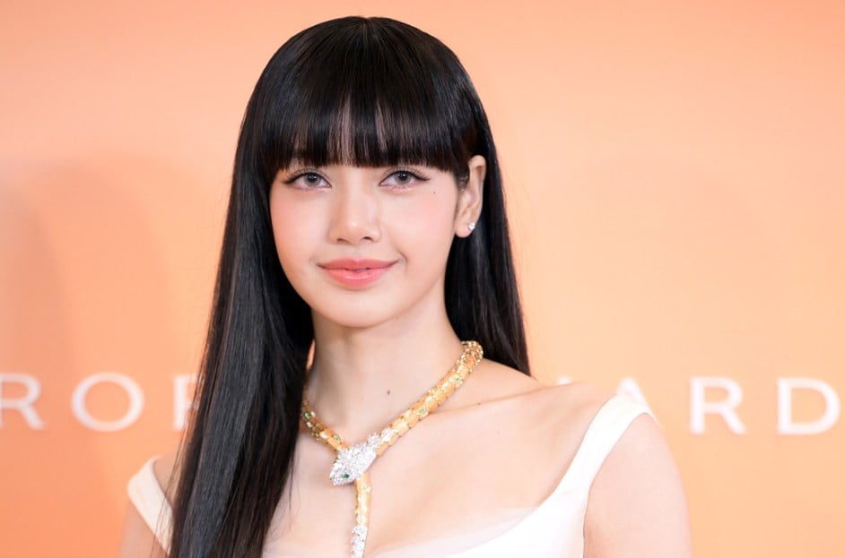 Lisa (Blackpink) bị “ném đá” vì đồng ý diễn ở câu lạc bộ thoát y
