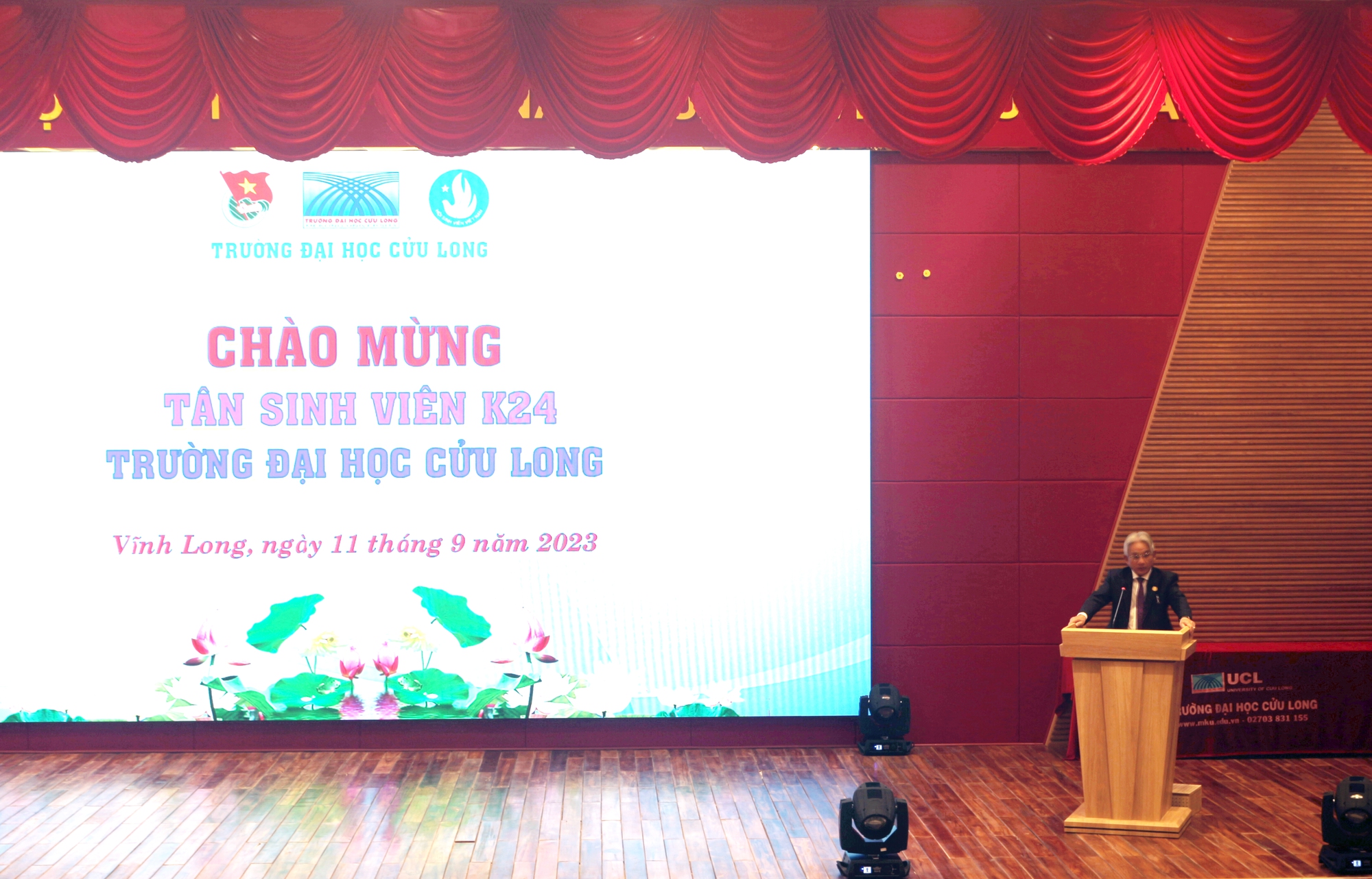 Nhiều hoạt động ch&agrave;o đ&oacute;n t&acirc;n sinh vi&ecirc;n tại Trường ĐH Cửu Long - Ảnh 2.