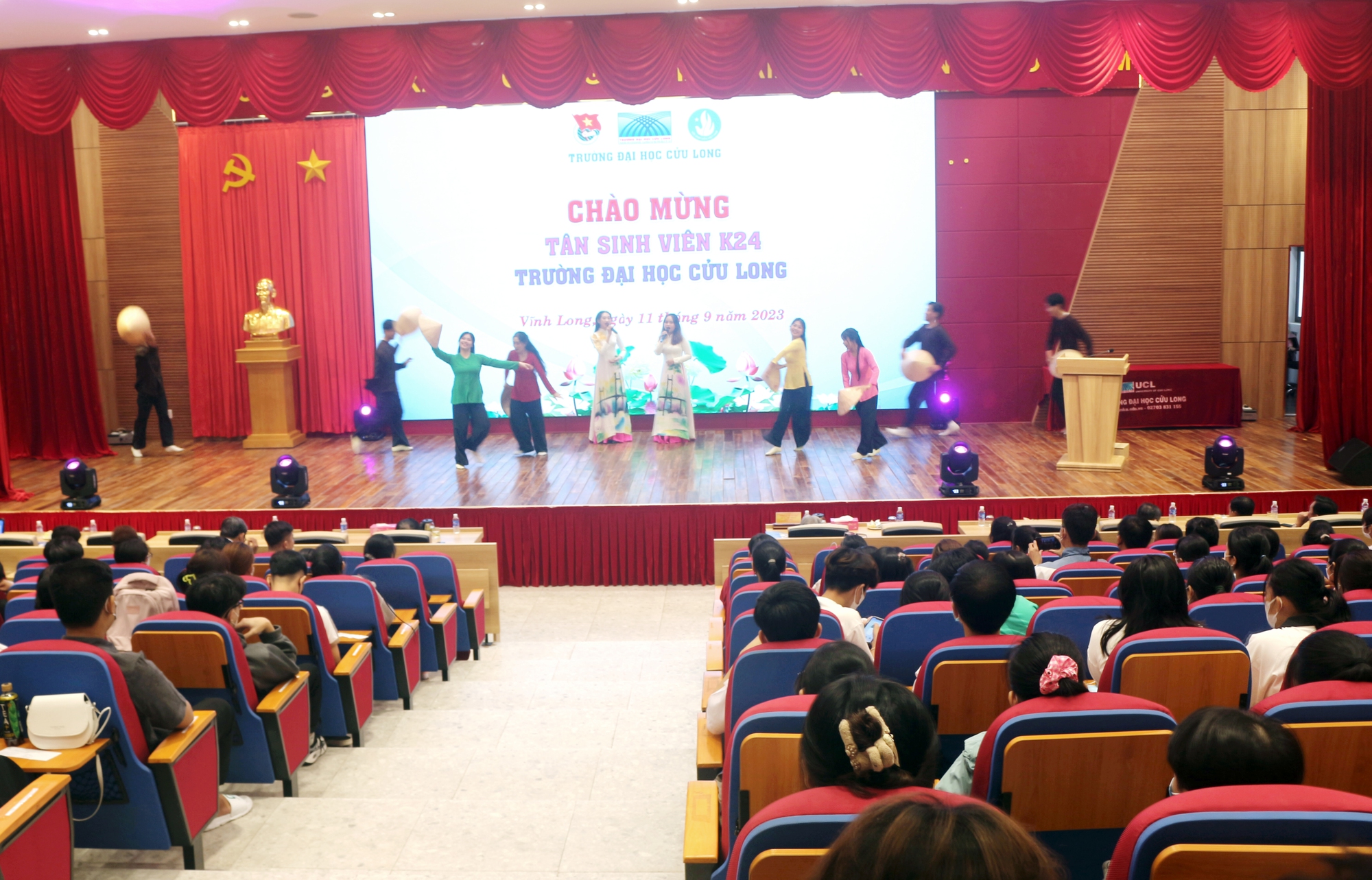 Nhiều hoạt động ch&agrave;o đ&oacute;n t&acirc;n sinh vi&ecirc;n tại Trường ĐH Cửu Long - Ảnh 3.