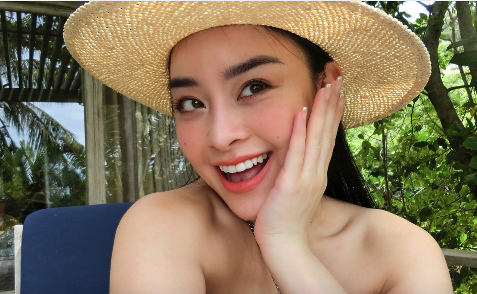 "Ngọc nữ lookbook" Chi Hoàng khoe vẻ đẹp quyến rũ