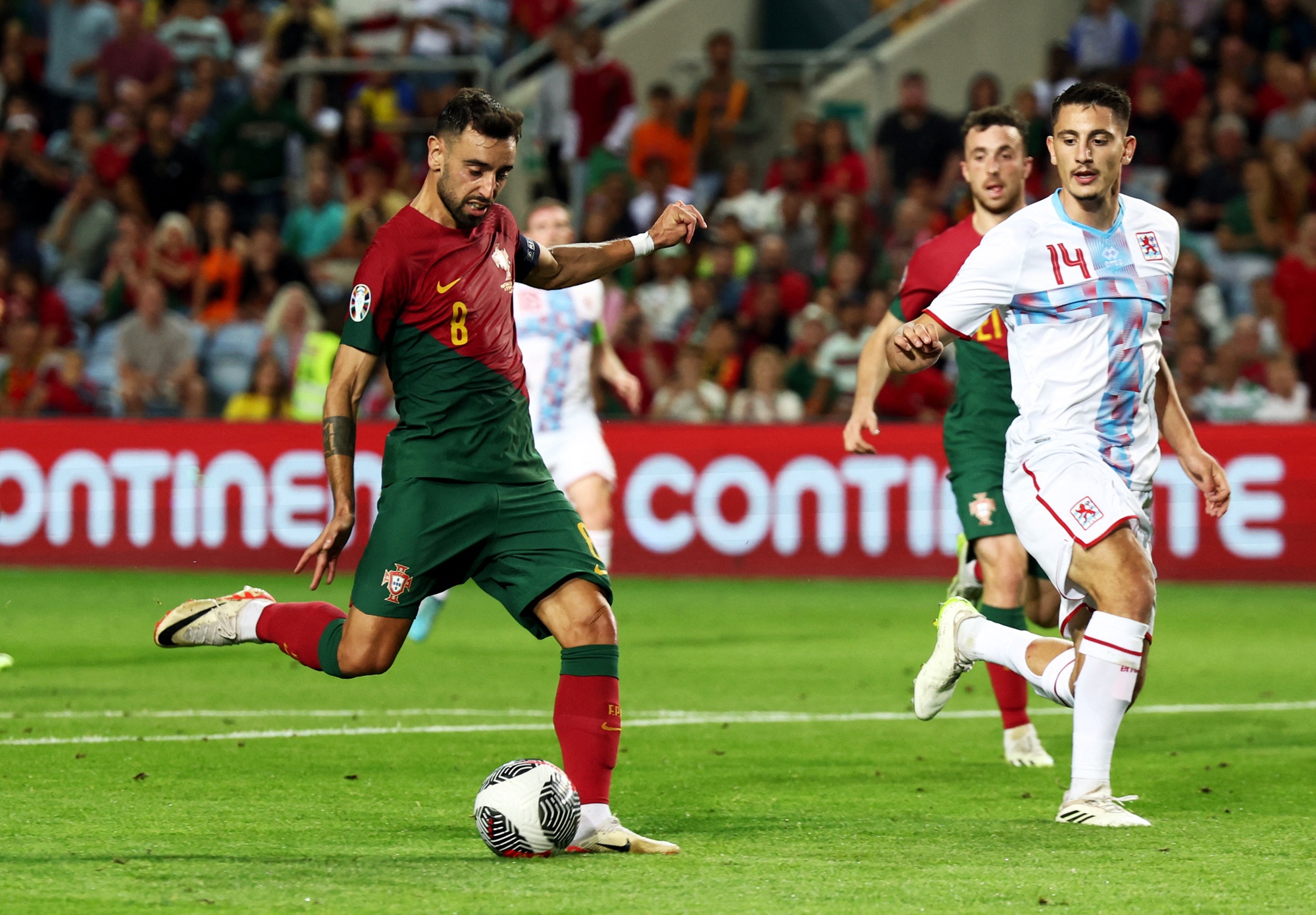 Vắng si&ecirc;u sao Ronaldo, Bồ Đ&agrave;o Nha đ&egrave; bẹp Luxembourg 9 b&agrave;n kh&ocirc;ng gỡ - Ảnh 6.