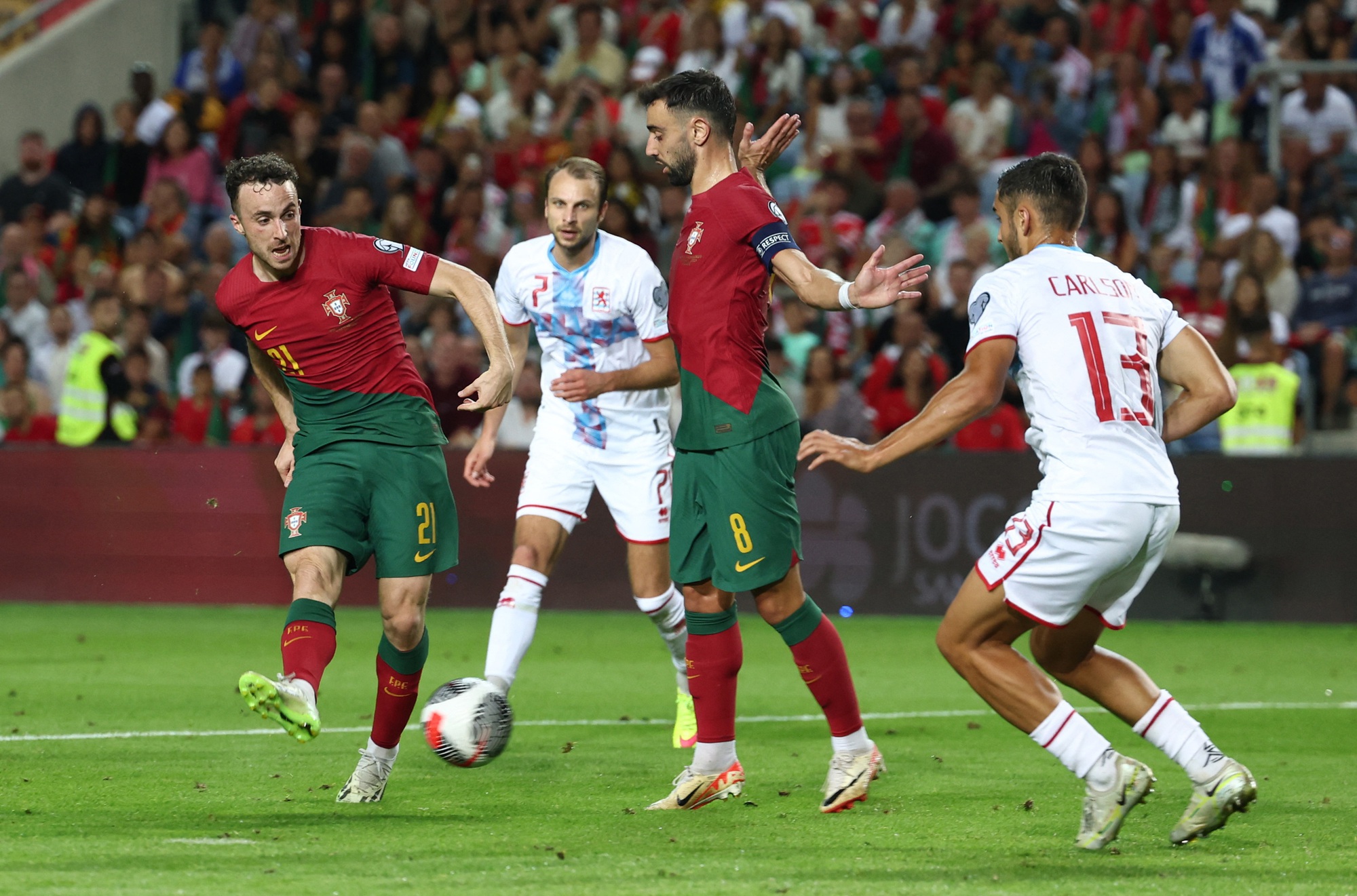 Vắng si&ecirc;u sao Ronaldo, Bồ Đ&agrave;o Nha đ&egrave; bẹp Luxembourg 9 b&agrave;n kh&ocirc;ng gỡ - Ảnh 5.