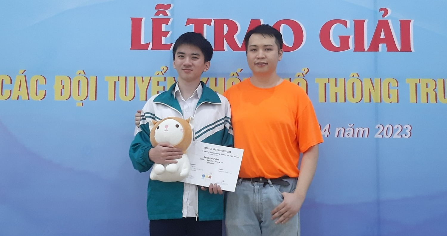 Một trường ĐH c&ocirc;ng lập trao học bổng hơn nửa tỉ đồng cho t&acirc;n sinh vi&ecirc;n - Ảnh 3.