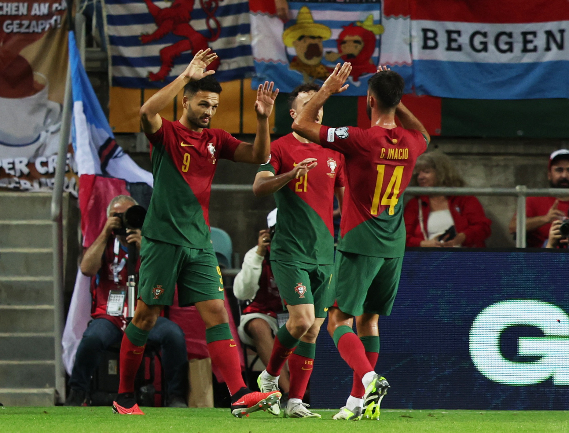 Vắng si&ecirc;u sao Ronaldo, Bồ Đ&agrave;o Nha đ&egrave; bẹp Luxembourg 9 b&agrave;n kh&ocirc;ng gỡ - Ảnh 4.