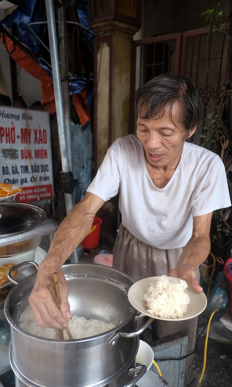 Qu&aacute;n x&ocirc;i H&agrave; Nội nổi tiếng với m&oacute;n thịt m&aacute; đ&agrave;o - Ảnh 3.