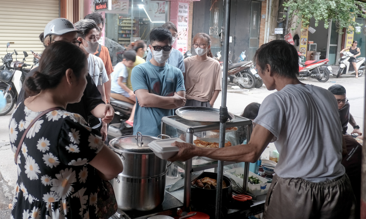 Qu&aacute;n x&ocirc;i H&agrave; Nội nổi tiếng với m&oacute;n thịt m&aacute; đ&agrave;o - Ảnh 1.