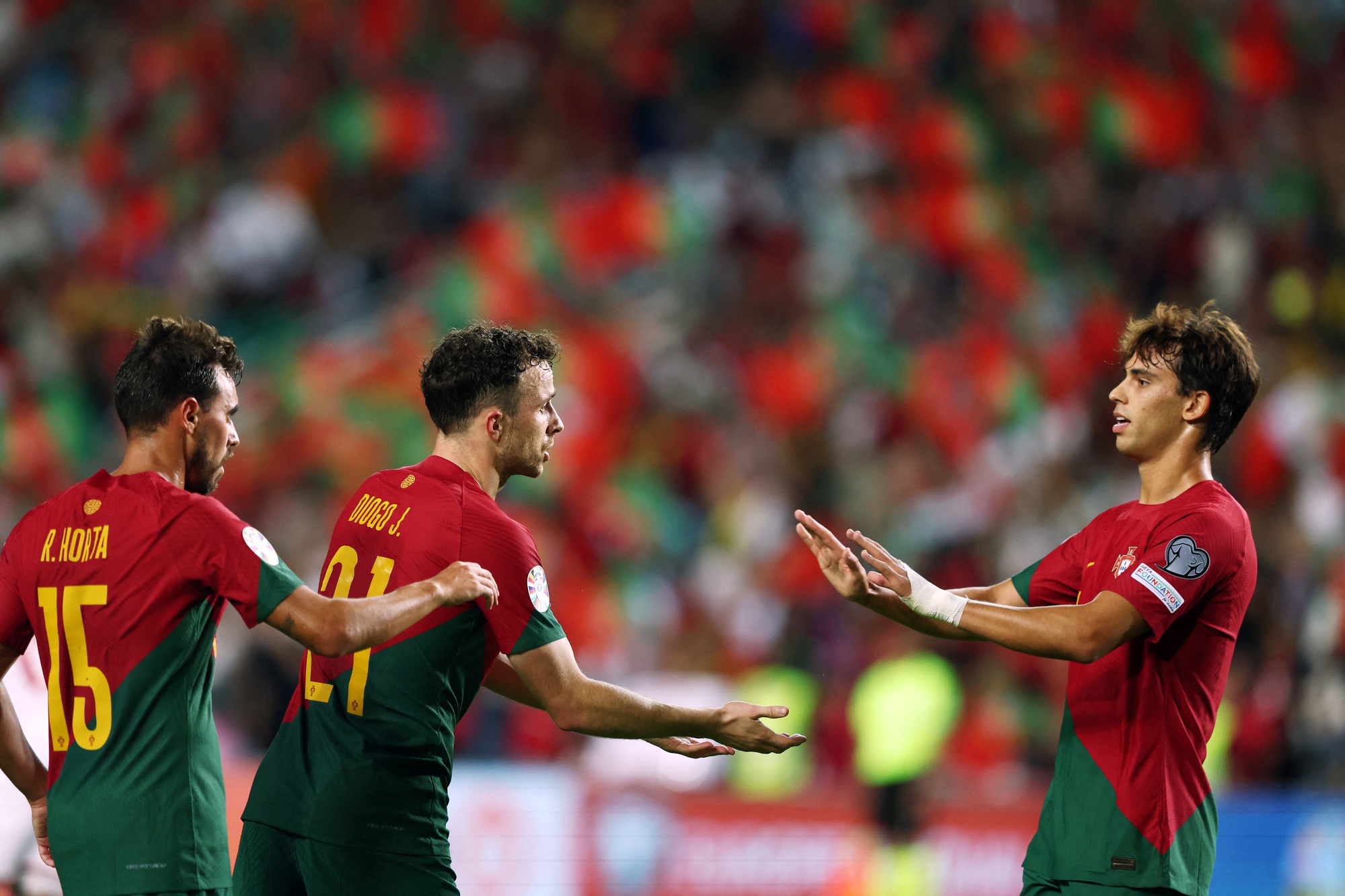Vắng siêu sao Ronaldo, Bồ Đào Nha thắng Luxembourg 9 bàn không gỡ