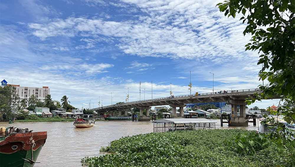 Bất ngờ lời khai của đối tượng n&eacute;m b&eacute; trai 4 tuổi xuống cầu T&ocirc;n Đức Thắng - Ảnh 3.