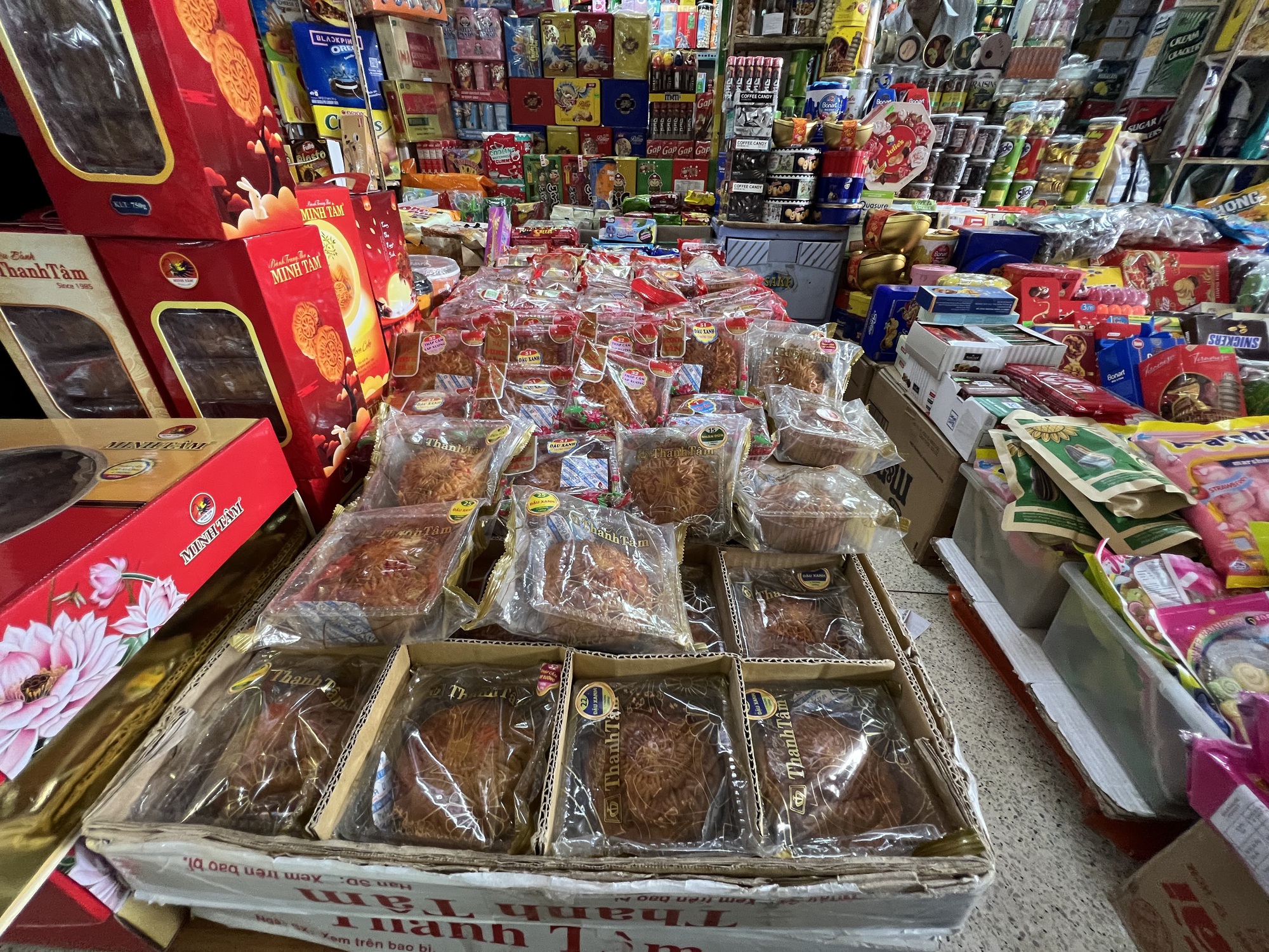 Tràn lan bánh trung thu giá rẻ, đại hạ giá