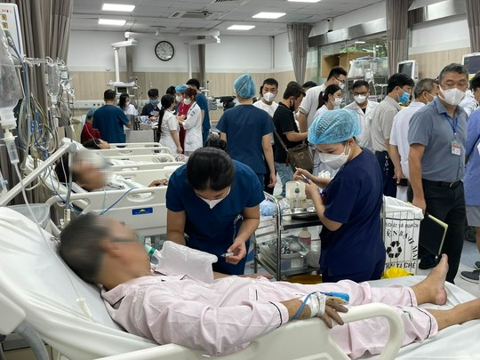 Nỗ lực cấp cứu nạn nhân vụ cháy chung cư mini đặc biệt nghiêm trọng