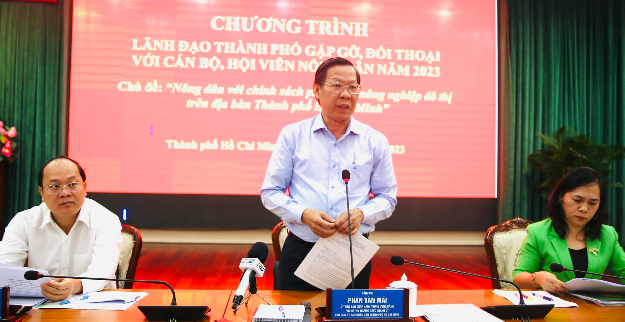 Để nông dân làm giàu trên đất của mình