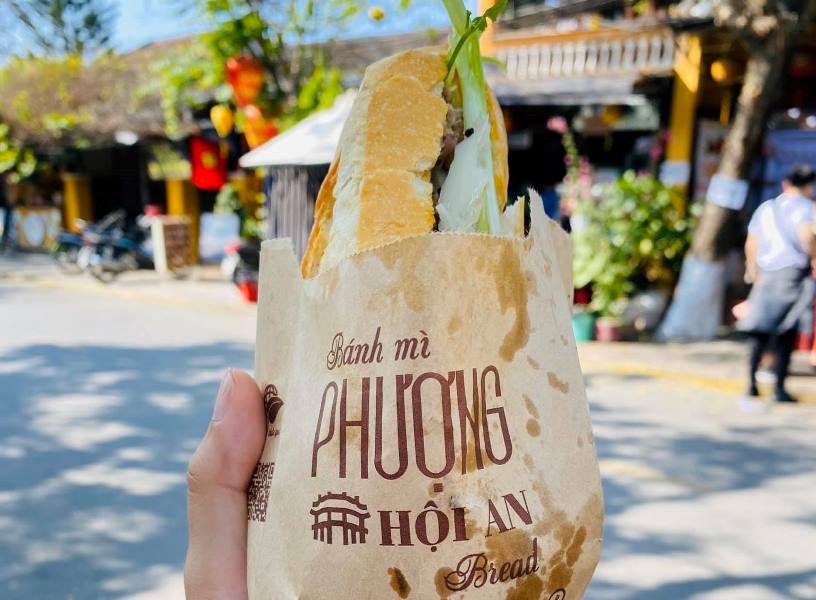 91 người nhập viện sau khi ăn bánh mì Phượng, nhiều người phải nằm hồi sức