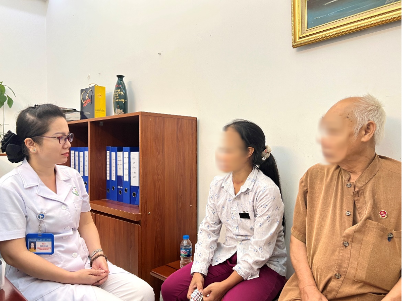 Người vợ mắc ung thư giúp chồng khuyết tật thực hiện ước nguyện hiến tạng