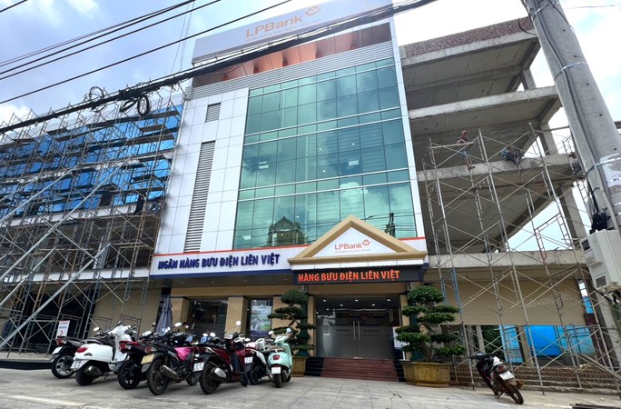 Lâm Đồng: Di lí nhân viên ngân hàng chiếm đoạt 12,8 tỉ đồng